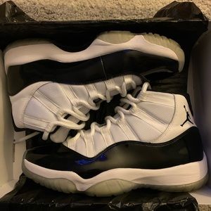 Jordan 11 Retro Concords size 8.5.
